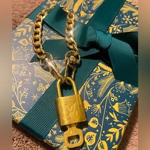 #304 LOUIS VUITTON LOCK AND KEY AUTHENTIC